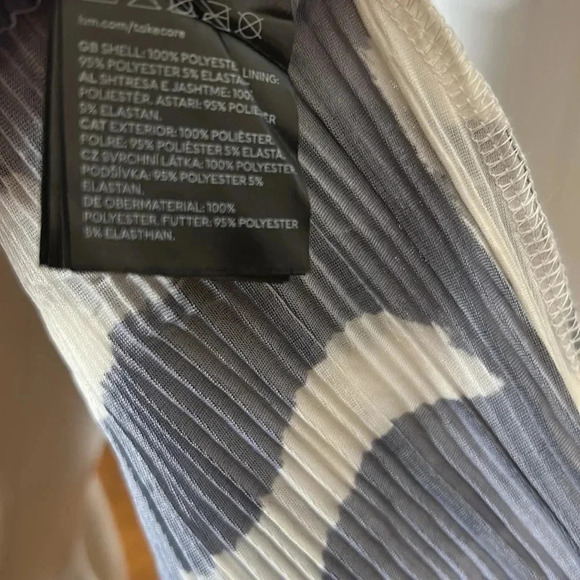 H&M animal print dress,,Black & white zebra print crinkle,balloon sleeves,tiered - Picture 15 of 16